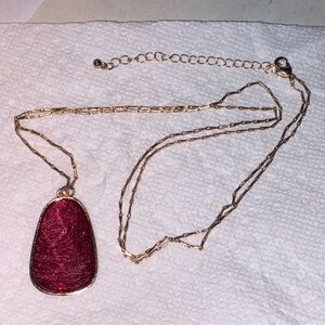 Elegant Gold and Pink Pendant Necklace